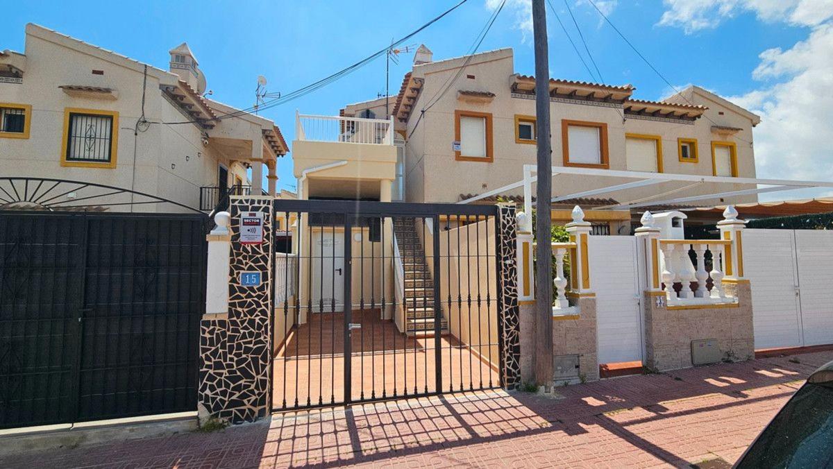 Venta de piso en Piso en Calle Iguazu, Playa Flamenca, Orihuela, Orihuela
photo 1