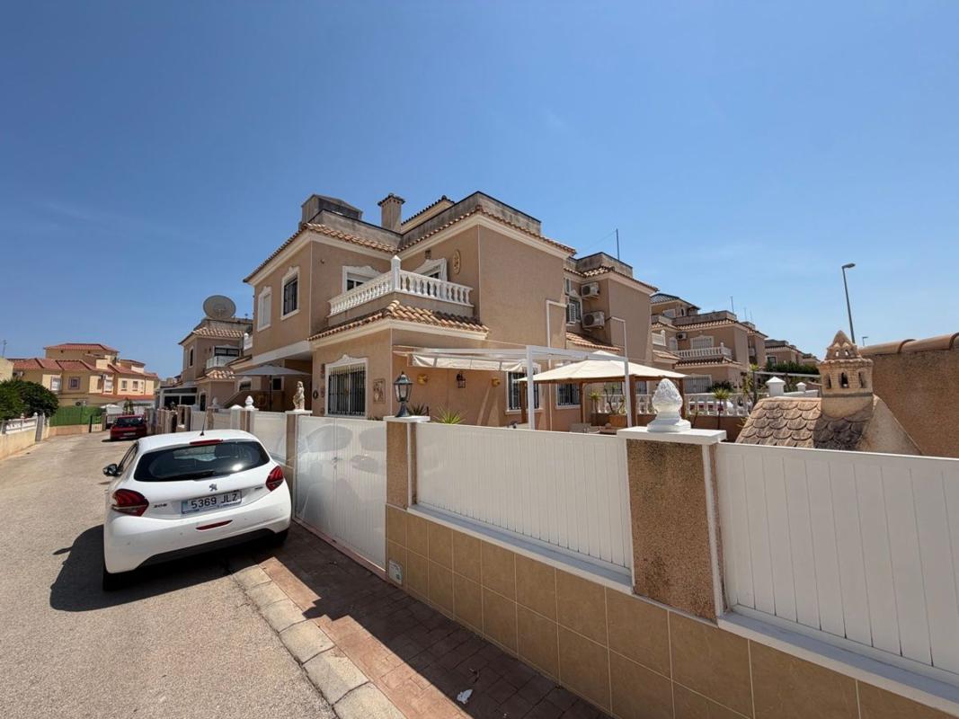 Sale of independent chalet in Casa o chalet en Calle Caliza, La Regia, Orihuela, Orihuela
 photo 3