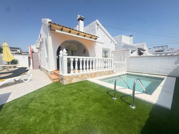 Independent chalet for sale in Casa o chalet en Avenida del Nido, Blue Lagoon - Galán, San Miguel de Salinas, San Miguel de Salinas
photo 1