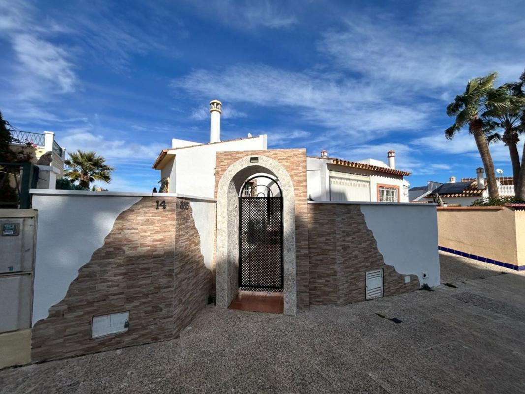 Sale of independent chalet in Casa o chalet en Calle Dardanelos, Villamartín, Orihuela, Orihuela
photo 5