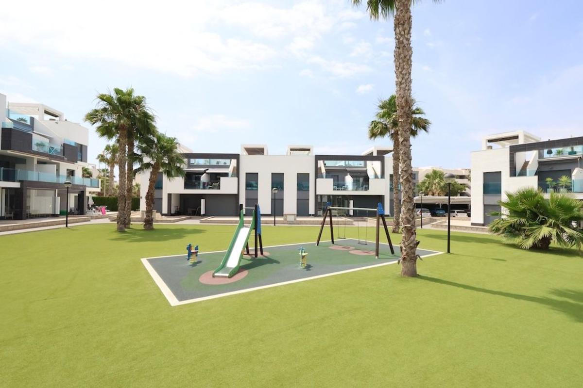 Properties for sale and rent in Spain photo 3