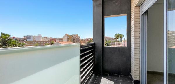 Продажа квартиры на Piso en Calle Campoamor, Puerto Deportivo, Torrevieja, Торревьеха
photo 1