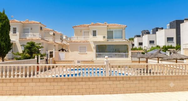 Casa o chalet independiente en Calle Cabo Turiñan, Lomas de Cabo Roig, Orihuela photo 1