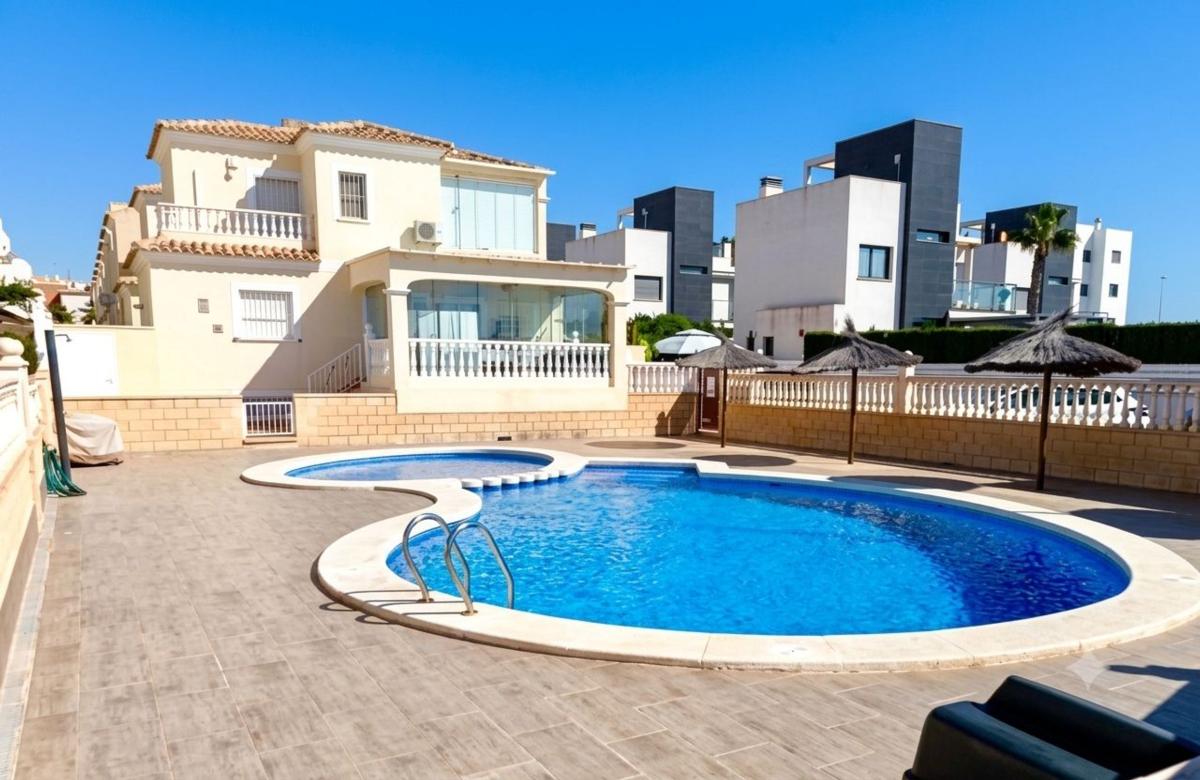 Properties for sale and rent in Spain photo 2