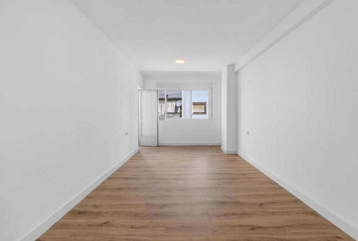 Venta de piso en Piso en Calle Maldonado, El Molino, Torrevieja, Torrevieja
photo 1