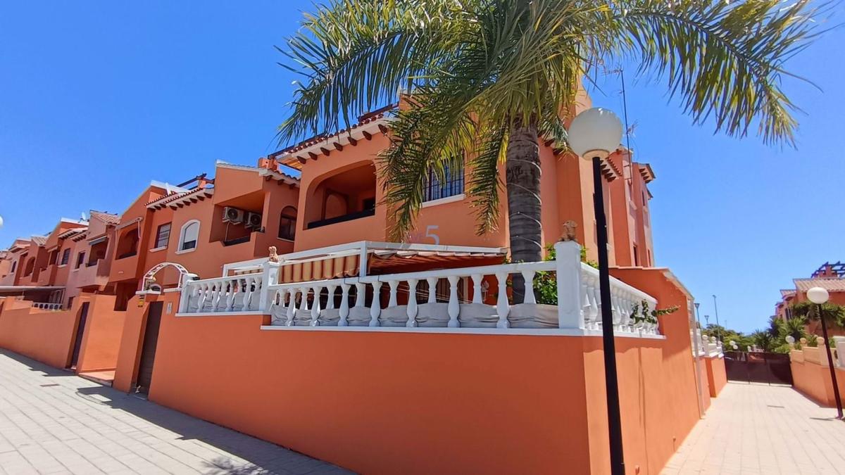 Venta de piso en Piso en Aguas Nuevas, Torrevieja, Torrevieja
photo 1