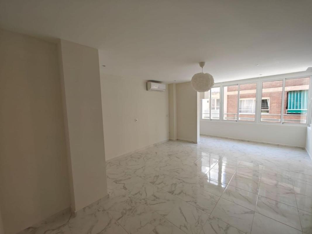 Sale of apartment in Piso en Centro - Muelle Pesquero, Torrevieja, Torrevieja
 photo 2