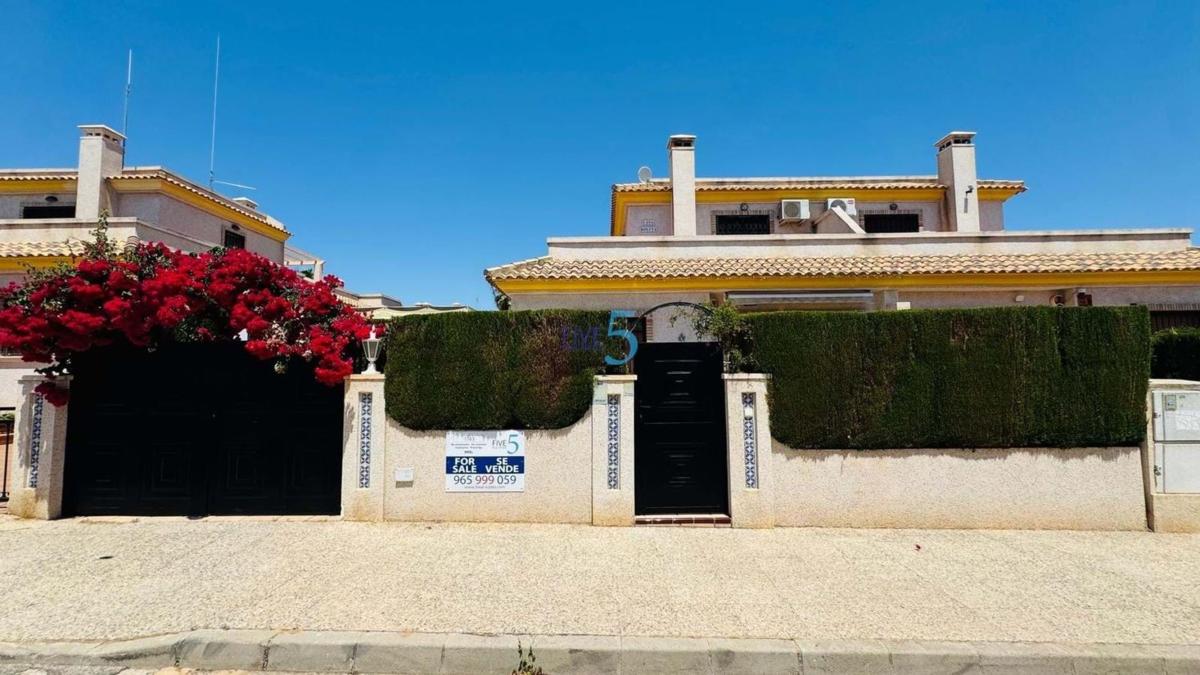 Venta de chalet independiente en Casa o chalet en Villamartín, Orihuela, Orihuela
photo 1
