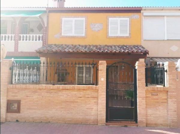 Chalet adosado en Calle Maestro Quino, Playa de los Náufragos, Torrevieja photo 1