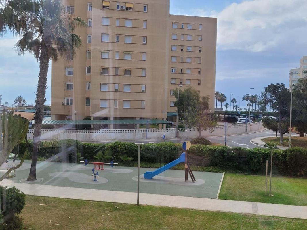 Venta de piso en Piso en Calle Músico Agustín Bertomeu, El Palmeral-Urbanova-Tabarca, Alicante / Alacant, Alicante / Alacant
photo 1