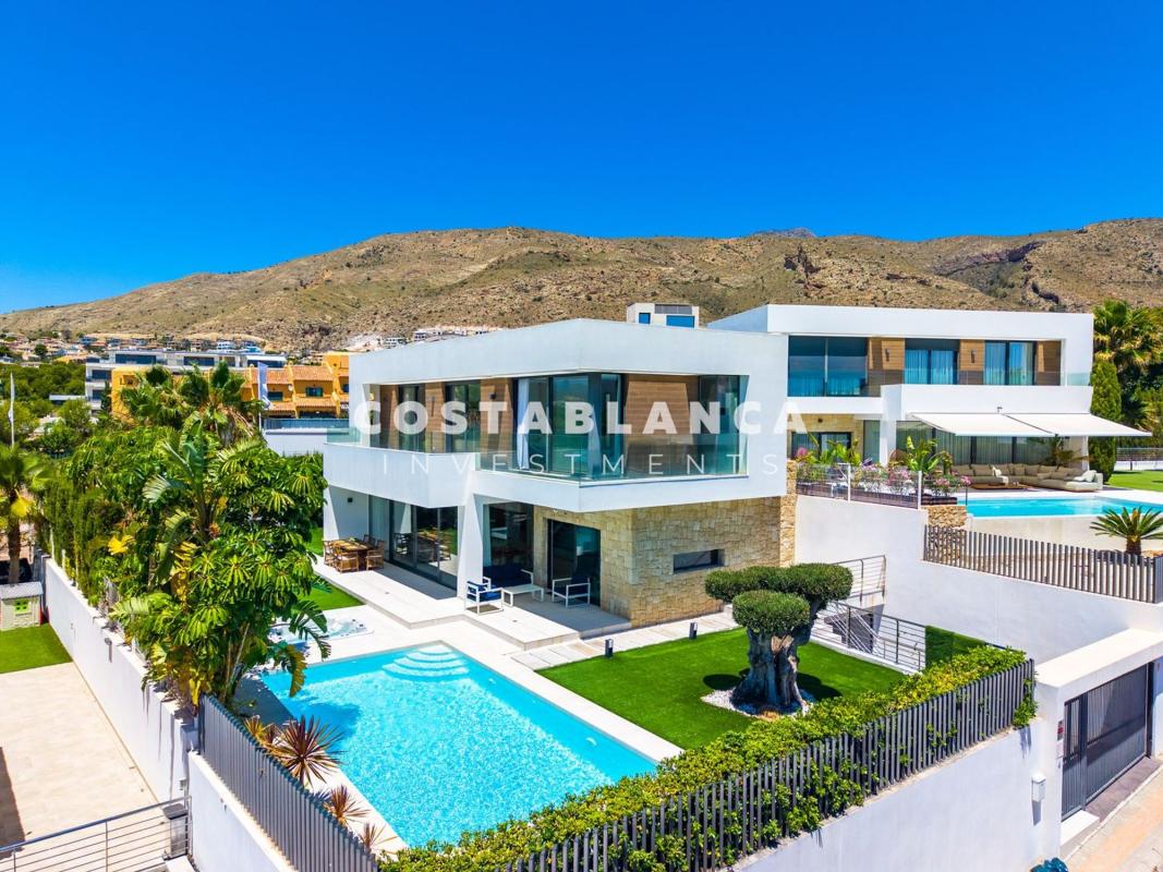 Продажа отдельного шале в  Casa o chalet en Calle Praga, Golf Bahía, Finestrat, Финестрат photo 2