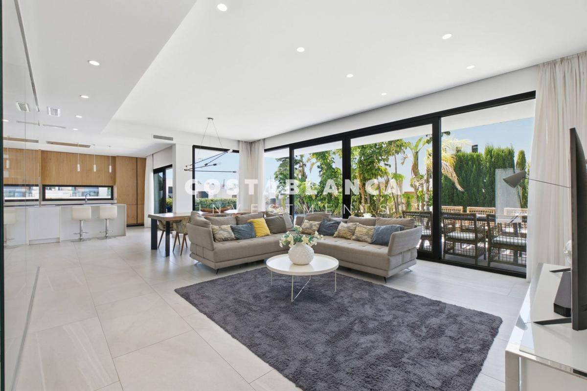 Продажа отдельного шале в  Casa o chalet en Calle Praga, Golf Bahía, Finestrat, Финестрат photo 4
