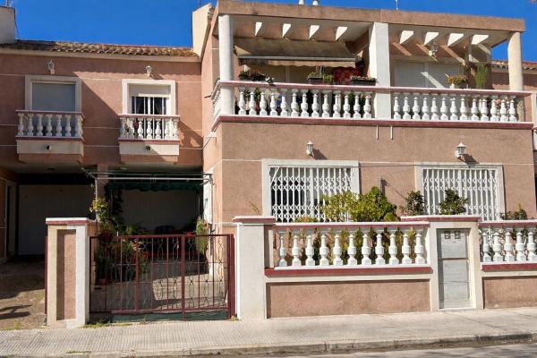 Chalet adosado en Plaza Cortes Valencianas, Almoradí photo 1