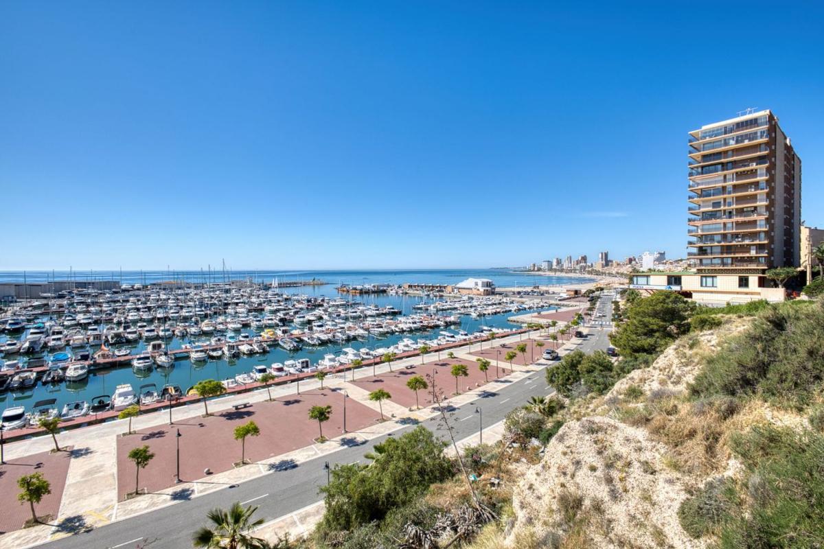Venta de piso en Piso en Calle Sant Bartomeu, Campello Playa, El Campello, El Campello
photo 1
