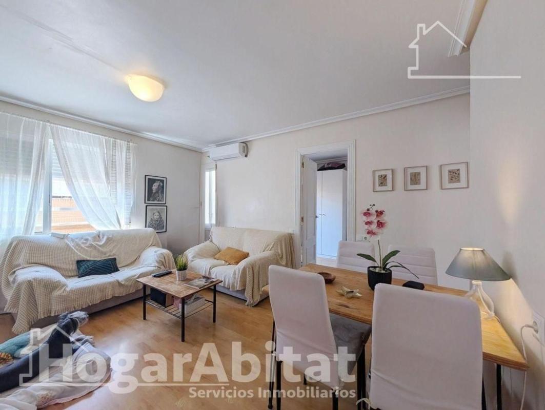 Venta de piso en Piso en Calle Elda, Carolinas Bajas, Alicante / Alacant, Alicante / Alacant
photo 4