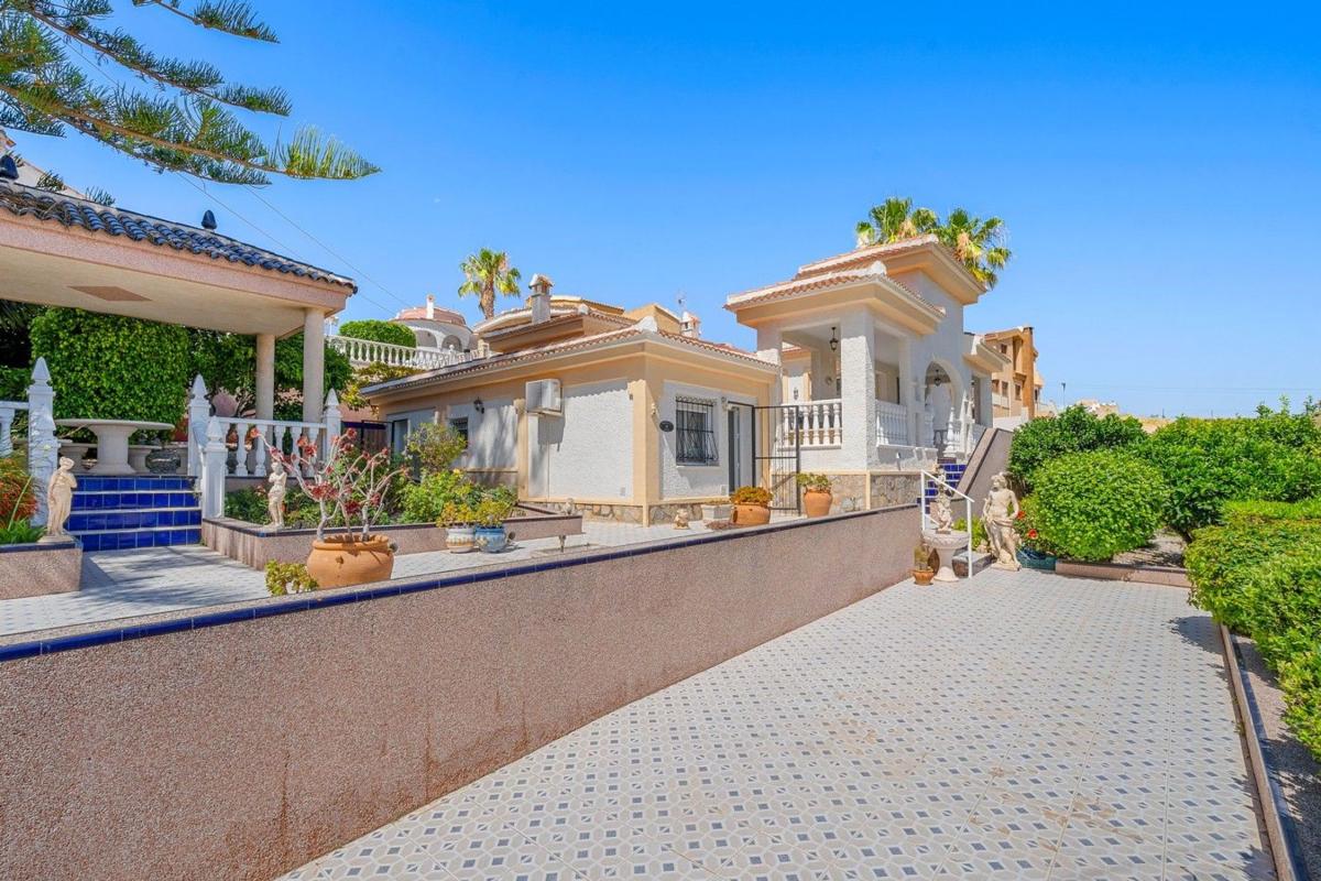 Properties for sale and rent in Spain photo 3