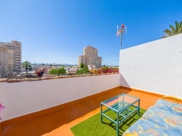 Chalet adosado en Calle Santa Petra, Nueva Torrevieja, Torrevieja thumbnail 1