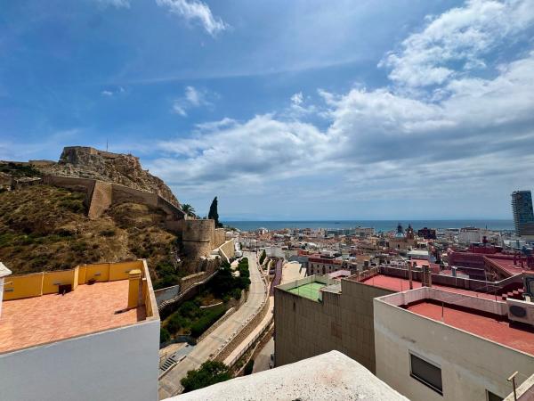 Venta de piso en Piso en Casco Histórico-Santa Cruz, Alicante / Alacant, Alicante / Alacant
photo 1