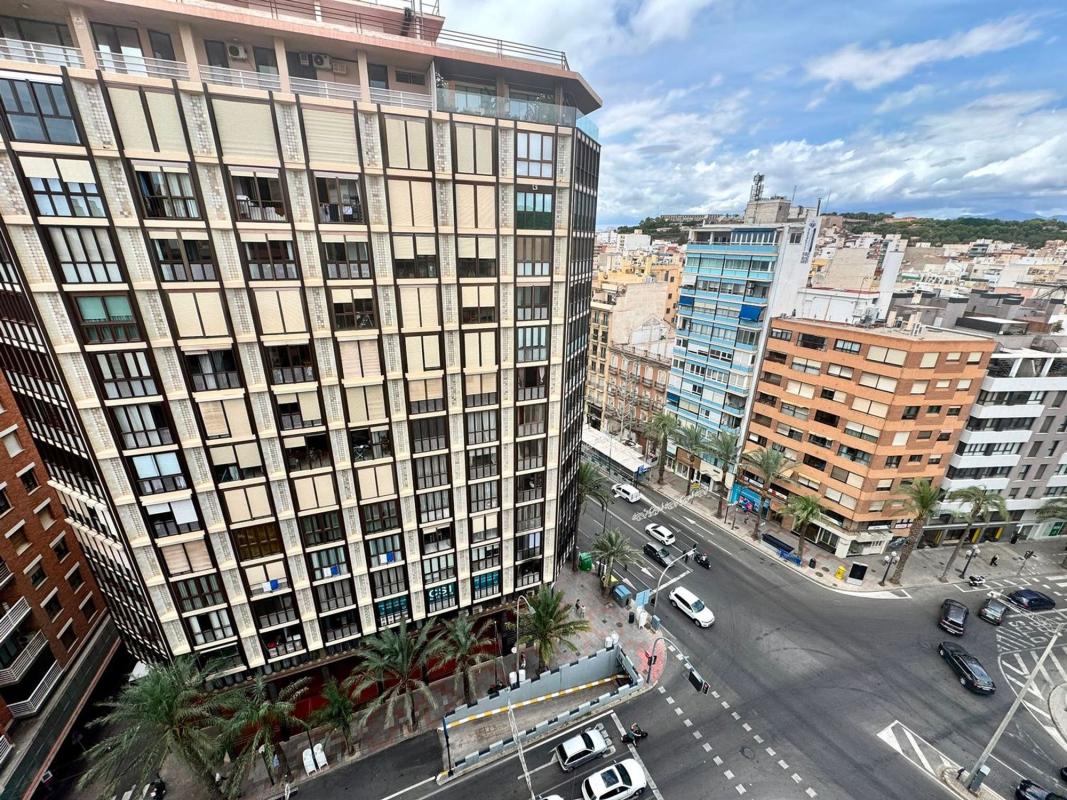 Venta de piso en Piso en Casco Histórico-Santa Cruz, Alicante / Alacant, Alicante / Alacant
 photo 2