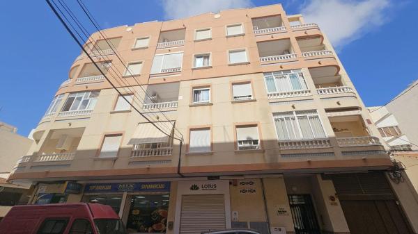 Venta de piso en Piso en Las Piscinas Naturales, Torrevieja, Torrevieja
photo 1