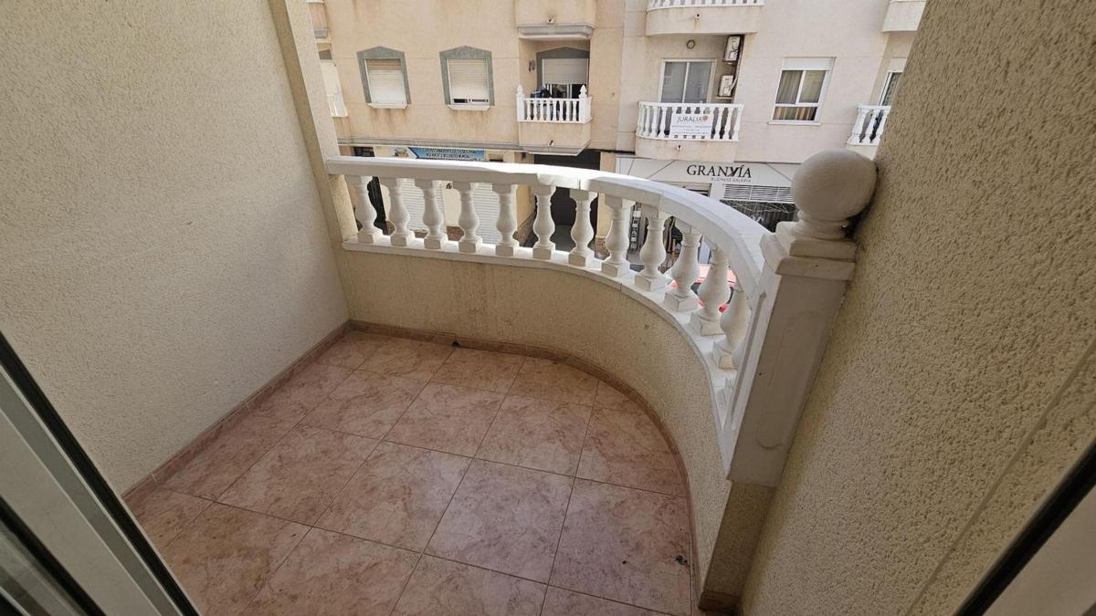 Venta de piso en Piso en Las Piscinas Naturales, Torrevieja, Torrevieja
photo 2