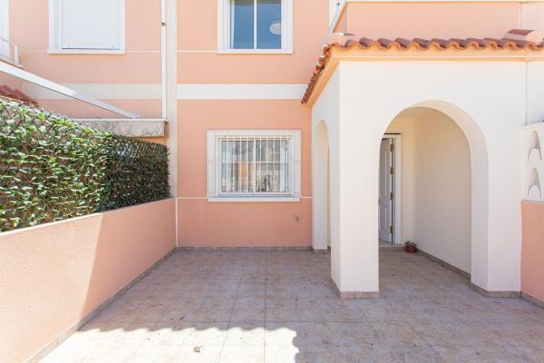 Chalet adosado en Calle Río Tajo, 42, Monte y Mar, Gran Alacant photo 1
