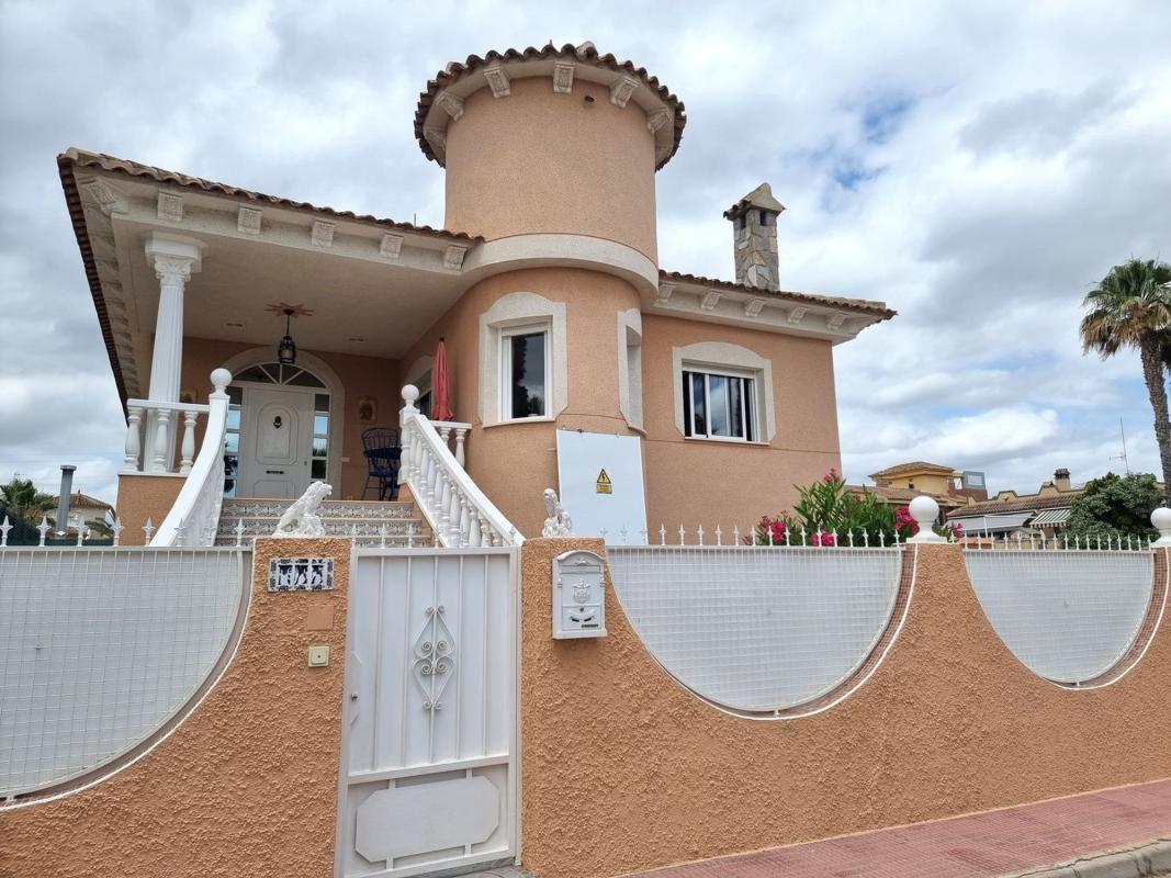 Properties for sale and rent in Spain photo 2