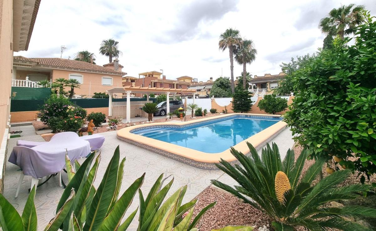 Properties for sale and rent in Spain photo 4