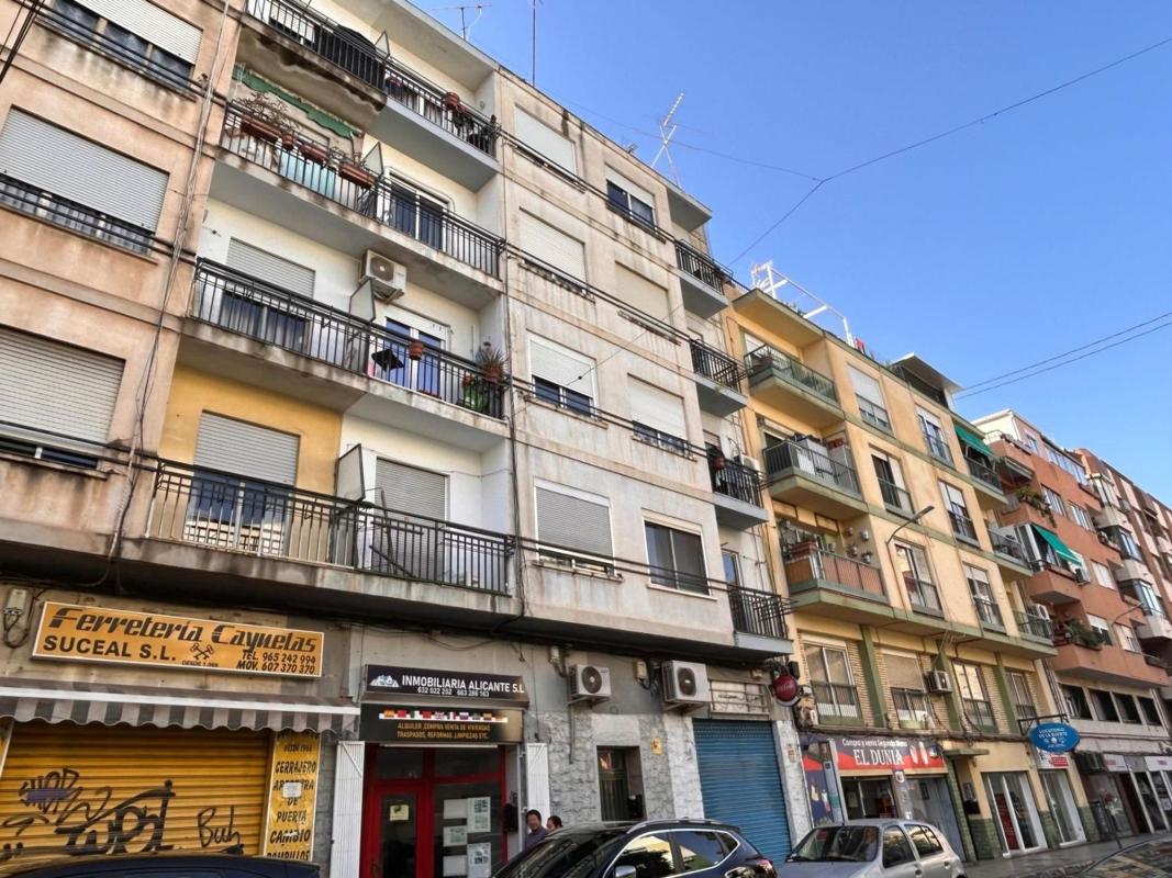 Venta de piso en Piso en Calle Jaime Segarra, Carolinas Bajas, Alicante / Alacant, Alicante / Alacant
 photo 3