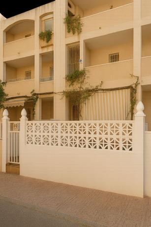 Venta de piso en Piso en Calle Gabriela Mistral, Zona los Frutales, Torrevieja, Torrevieja
photo 1