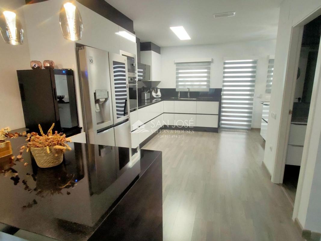 Properties for sale and rent in Spain photo 3