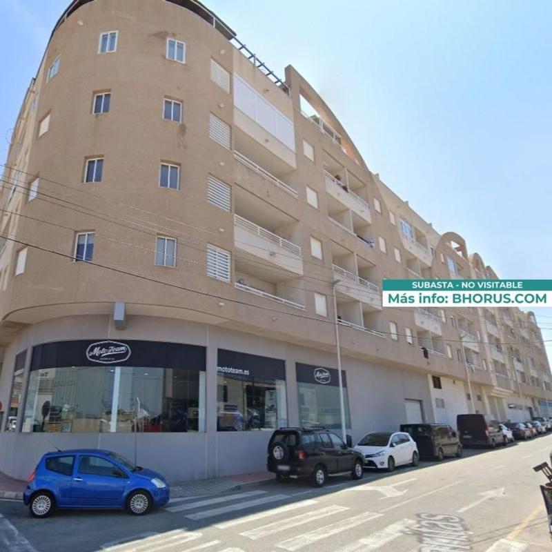 Venta de piso en Piso en Calle Caritas, Parque Acuático - Sector 25, Torrevieja, Torrevieja
photo 1