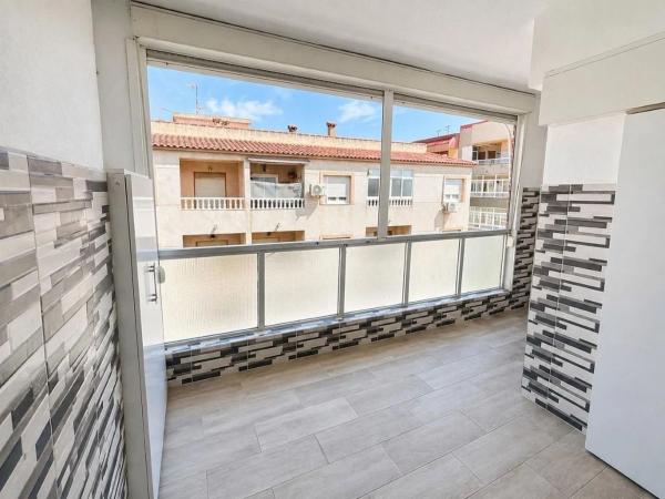 Venta de piso en Piso en Playa de los Náufragos, Torrevieja, Torrevieja
photo 1