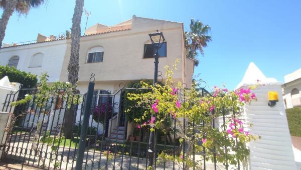 Chalet pareado en Avenida del Carabasí, 1, Mediterráneo-Novamar, Gran Alacant photo 1