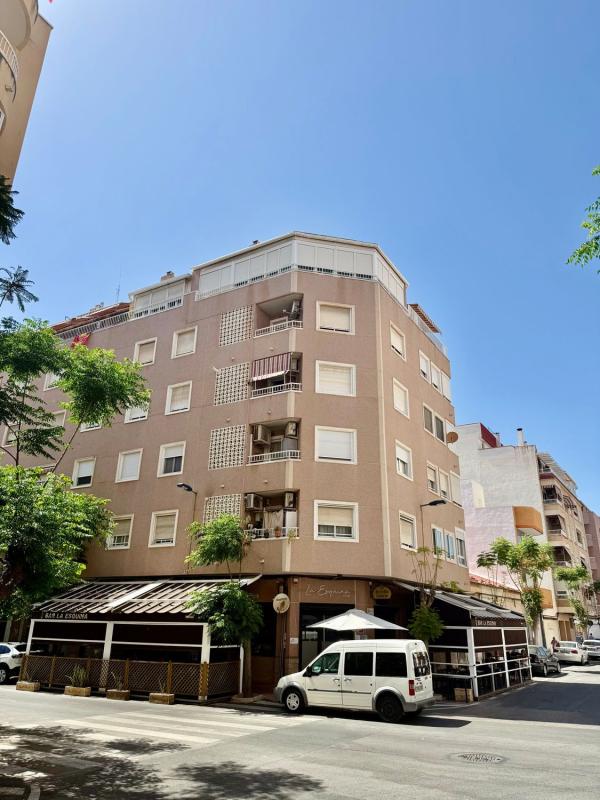 Sprzedaż mieszkania w Piso en Calle San Policarpo, Parque de las Naciones, Torrevieja, Torrevieja
photo 1