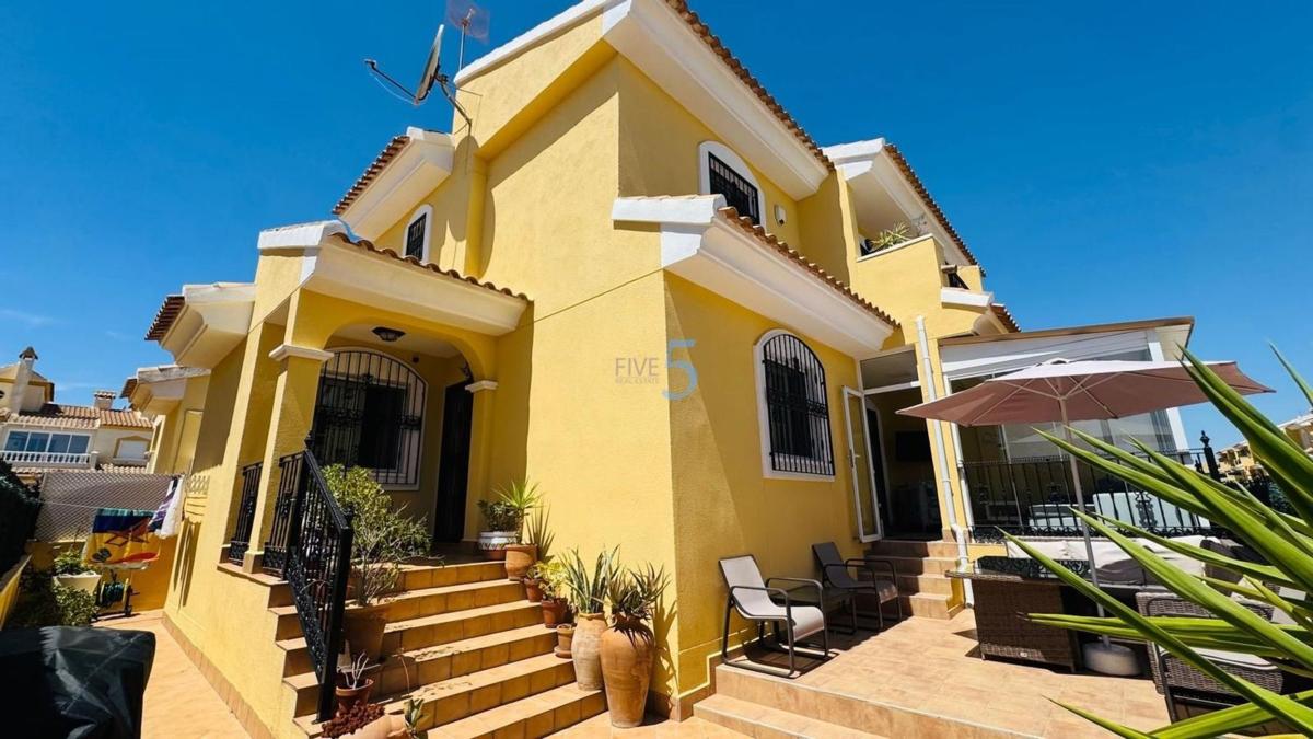 Venta de chalet independiente en Casa o chalet en Playa Flamenca, Orihuela, Orihuela
photo 1