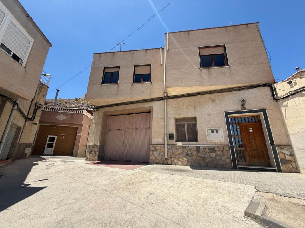 Propiedades en venta y alquiler en España photo 1