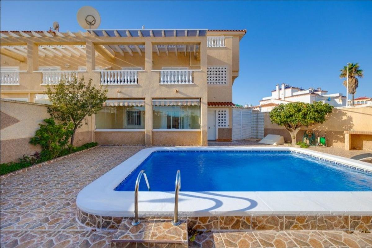 Properties for sale and rent in Spain photo 2