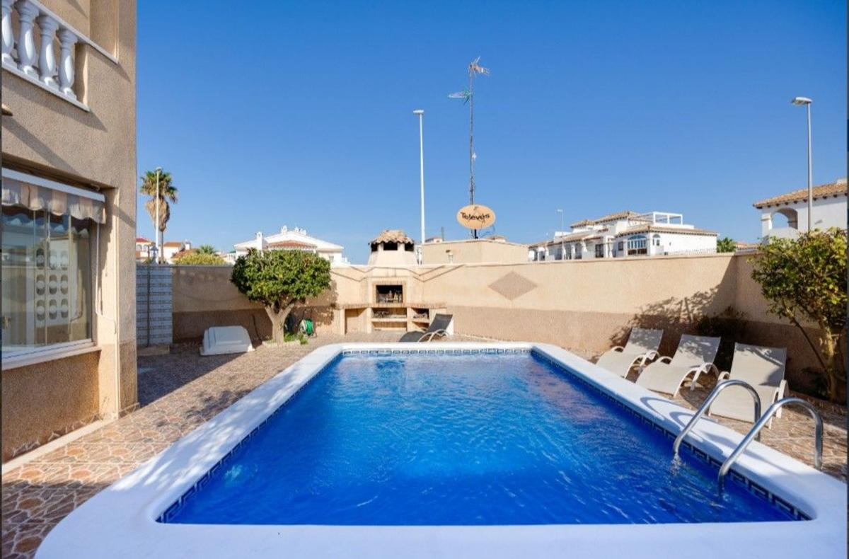 Properties for sale and rent in Spain photo 3