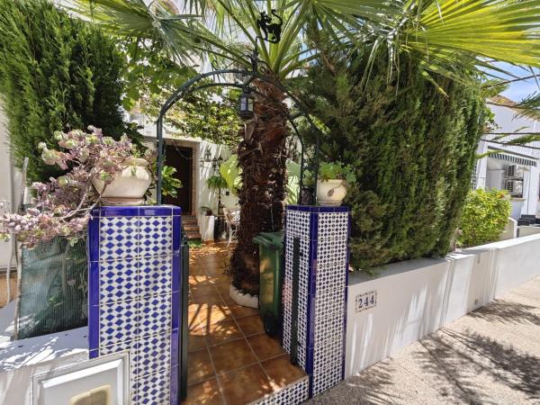 Chalet adosado en Calle la Dolores, Villamartín, Orihuela thumbnail 1