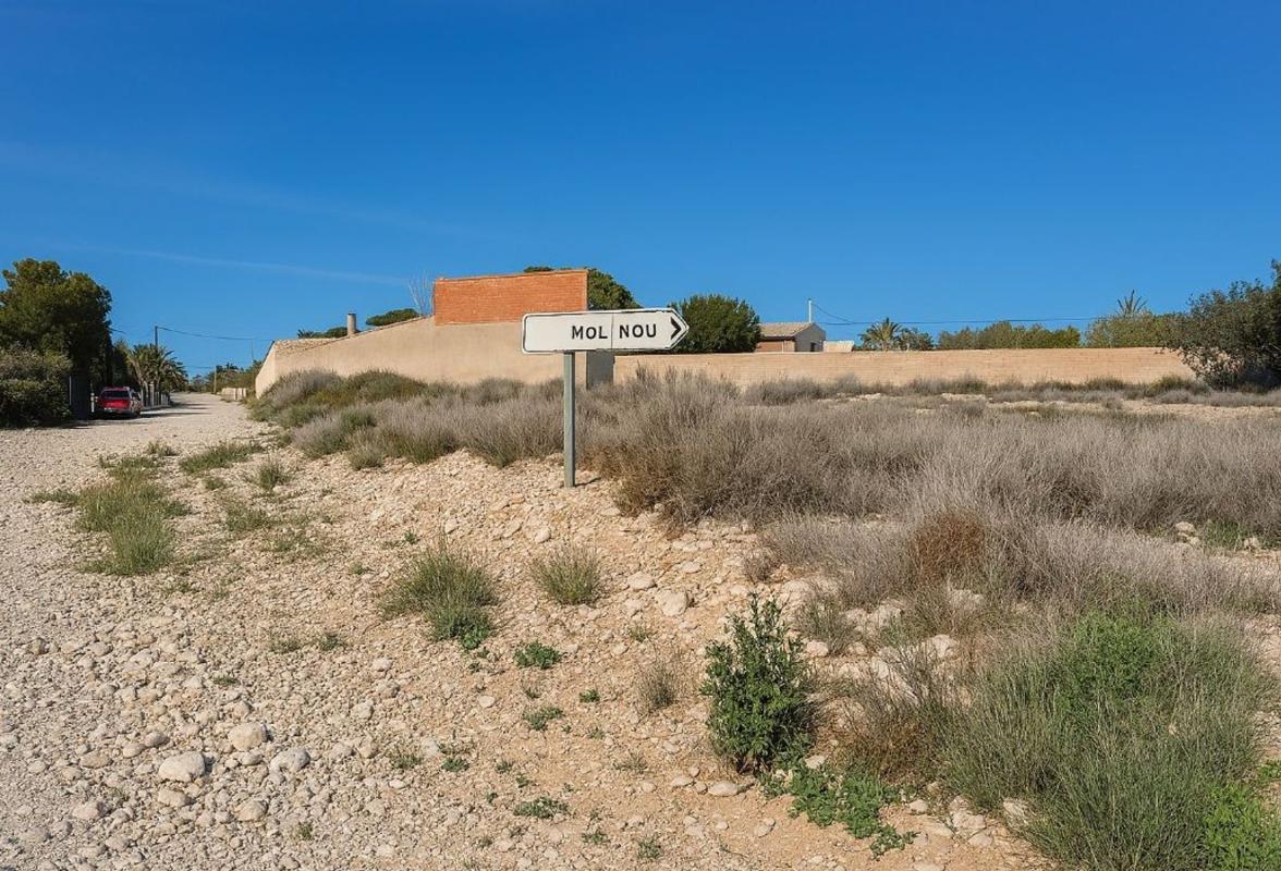 Terreno en venta en Mutxamel, Alicante photo 1