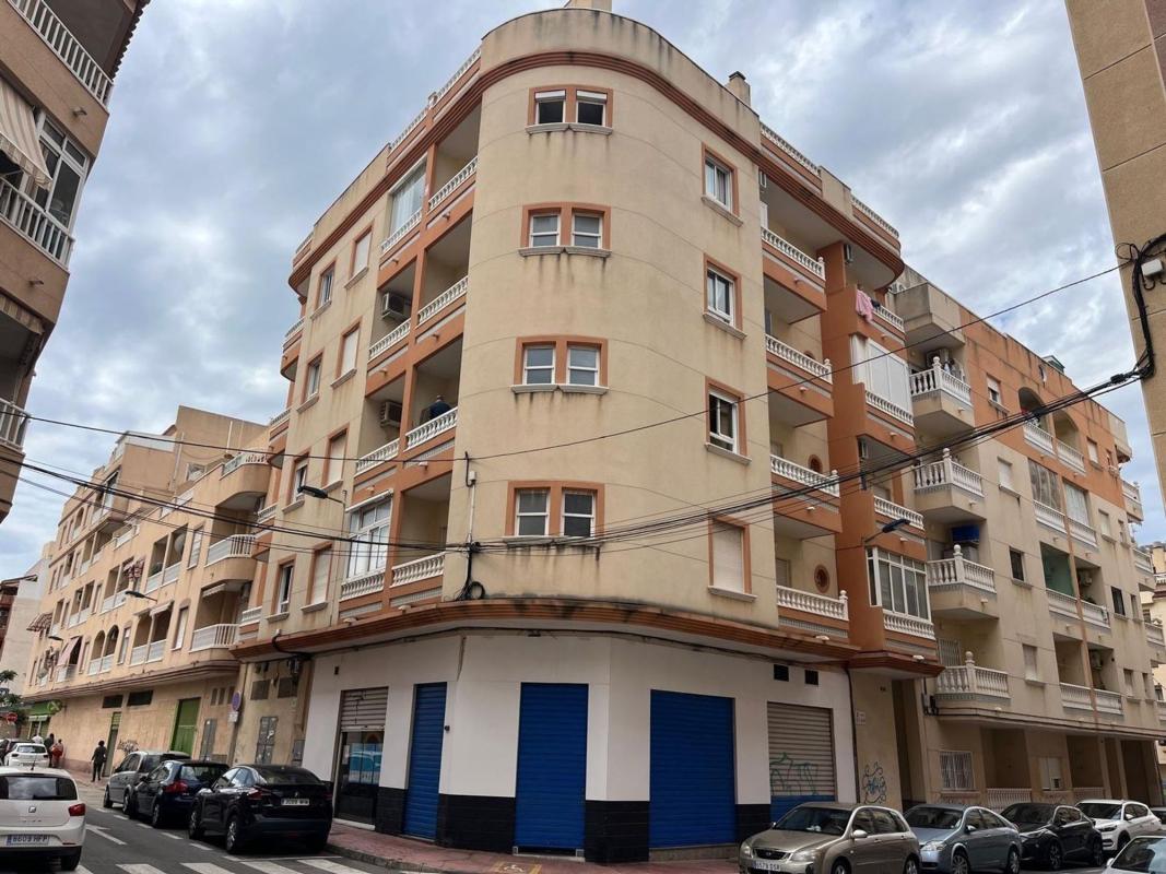 Venta de piso en Piso en Parque de las Naciones, Torrevieja, Torrevieja
photo 1