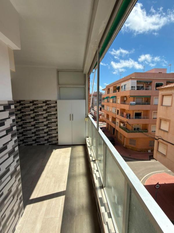Venta de piso en Piso en Playa de los Náufragos, Torrevieja, Torrevieja
photo 2