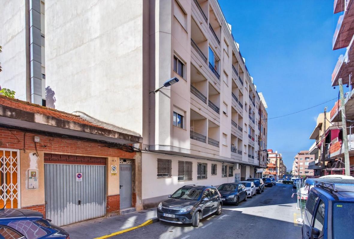 Sale of apartment in Piso en Calle Santa Trinidad, El Molino, Torrevieja, Torrevieja
 photo 2