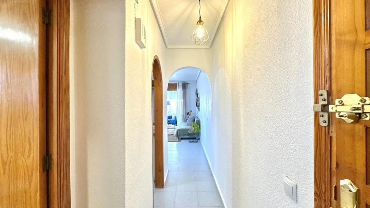 Sale of apartment in Piso en La Siesta - El Salado - Torreta, Torrevieja, Torrevieja
photo 2
