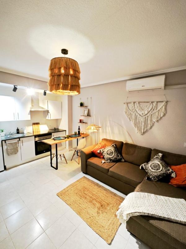 Продажа студии в Estudio en Calle Bazan, El Molino, Torrevieja, Торревьеха photo 1