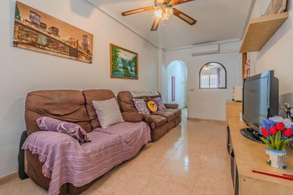 Sale of apartment in Piso en Calle Santa Trinidad, El Molino, Torrevieja, Torrevieja
photo 2