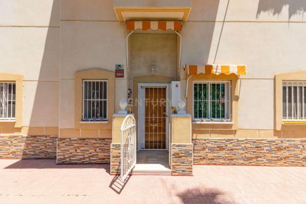 Estudio en venta en Estudio en Calle Patricio Zammit, 67, Antonio Machado, Torrevieja, Torrevieja thumbnail 1