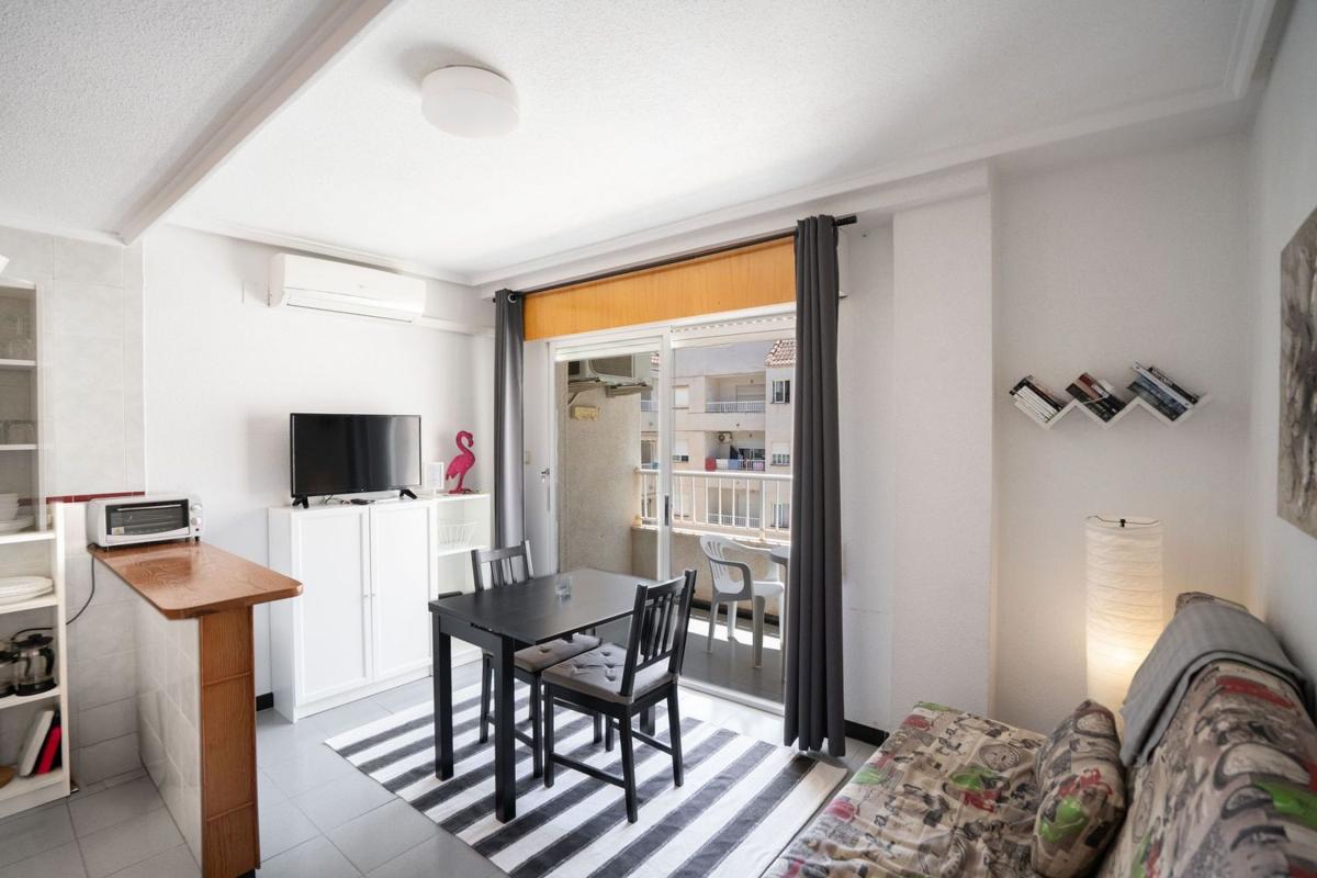 Продажа квартиры на Piso en Calle la Loma, 90, Avenida Habaneras - Curva de Palangre, Torrevieja, Торревьеха
photo 1