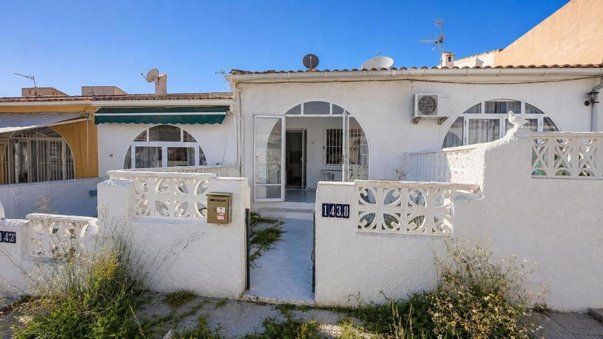 Sprzedaż niezależnego domku jednorodzinnego w Casa o chalet en La Siesta - El Salado - Torreta, Torrevieja, Torrevieja photo 1